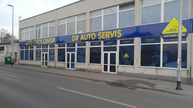 Servisni prostor s vozilima